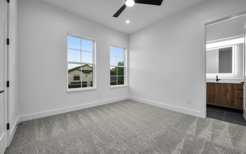 1012 Grandview Avenue, Dallas, TX 75223, 3 Habitaciones Habitaciones , ,2 BañosBaños,Residential,En Venta,1012 Grandview Avenue,20986311