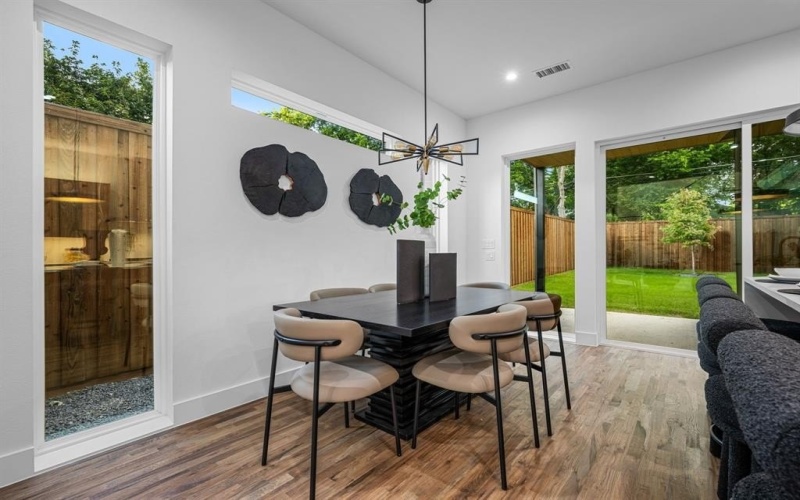 1012 Grandview Avenue, Dallas, TX 75223, 3 Habitaciones Habitaciones , ,2 BañosBaños,Residential,En Venta,1012 Grandview Avenue,20986311