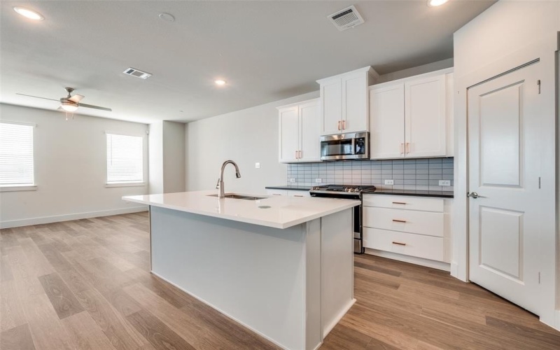 4553 Lamplights Drive, Prosper, TX 75078, 3 Bedrooms Bedrooms, ,2 BathroomsBathrooms,Residential,For Sale,4553 Lamplights Drive,20987303