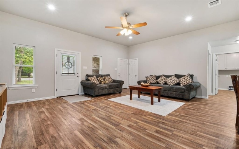 602 Cedar Street, Mineral Wells, TX 76067, 3 Bedrooms Bedrooms, ,2 BathroomsBathrooms,Residential,For Sale,602 Cedar Street,20988415