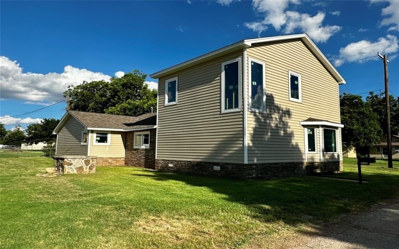 106 N Donald Street, Seymour, TX 76380, 3 Bedrooms Bedrooms, ,2 BathroomsBathrooms,Residential,For Sale,106 N Donald Street,20989230