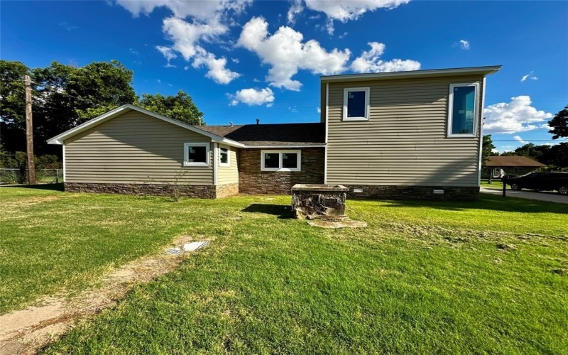 106 N Donald Street, Seymour, TX 76380, 3 Bedrooms Bedrooms, ,2 BathroomsBathrooms,Residential,For Sale,106 N Donald Street,20989230