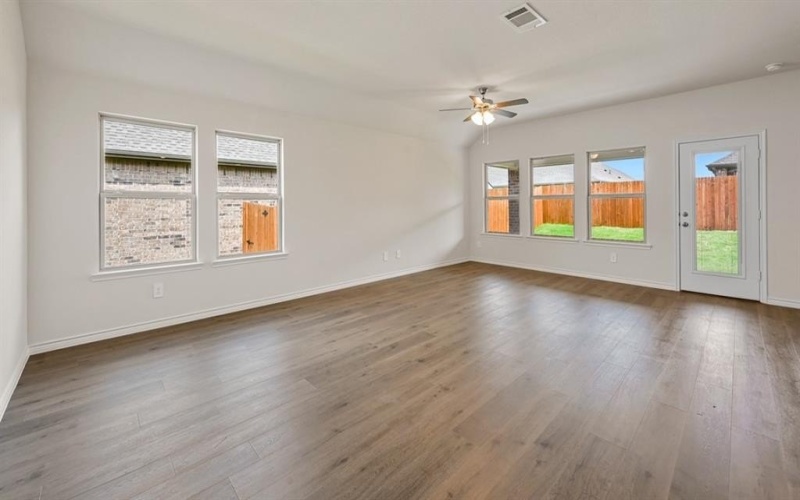 7058 Birdwatch Drive, Garland, TX 75043, 4 Bedrooms Bedrooms, ,2 BathroomsBathrooms,Residential,For Sale,7058 Birdwatch Drive,20989398