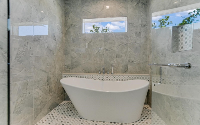 420 Lake St., Kingsland, TX 78639, 5 Bedrooms Bedrooms, ,6 BathroomsBathrooms,Residential,For Sale,420 Lake St.,0,174142