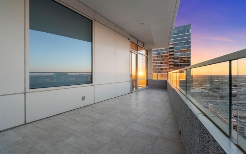 2430 Victory Park Lane #2509, Dallas, TX 75219, 3 Habitaciones Habitaciones , ,2 BañosBaños,Residential,En Venta,2430 Victory Park Lane,20989484