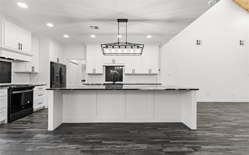 601 E 7th Street, McGregor, TX 76657, 5 Habitaciones Habitaciones , ,3 BañosBaños,Residential,En Venta,601 E 7th Street,20990401