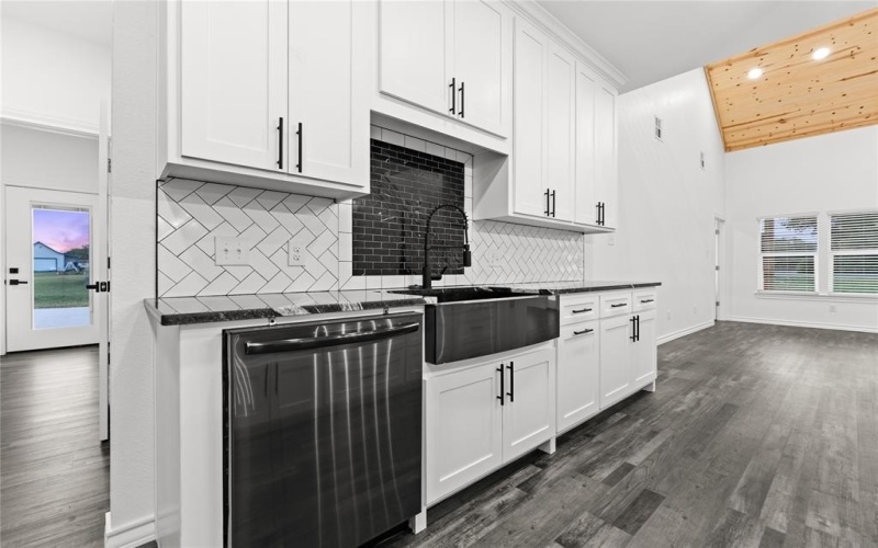 601 E 7th Street, McGregor, TX 76657, 5 Habitaciones Habitaciones , ,3 BañosBaños,Residential,En Venta,601 E 7th Street,20990401