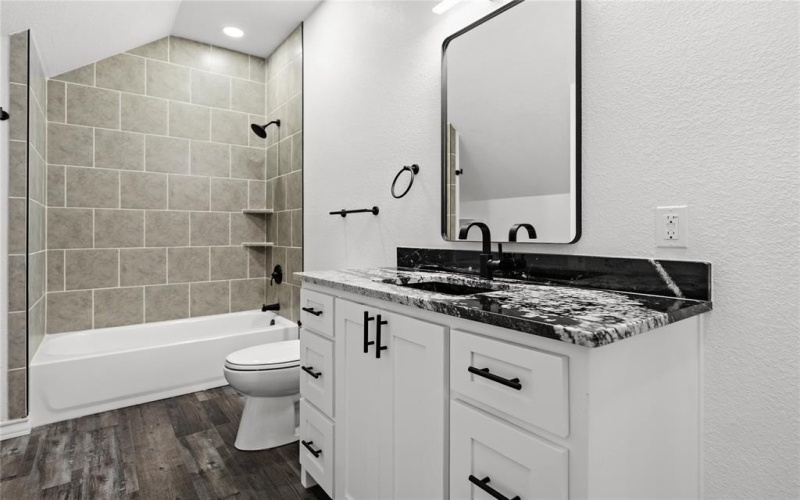 601 E 7th Street, McGregor, TX 76657, 5 Habitaciones Habitaciones , ,3 BañosBaños,Residential,En Venta,601 E 7th Street,20990401
