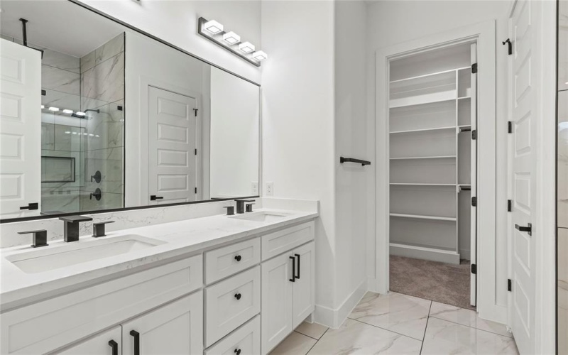 3100 Oak Bourne Drive, Arlington, TX 76016, 5 Habitaciones Habitaciones , ,3 BañosBaños,Residential,En Venta,3100 Oak Bourne Drive,20990458