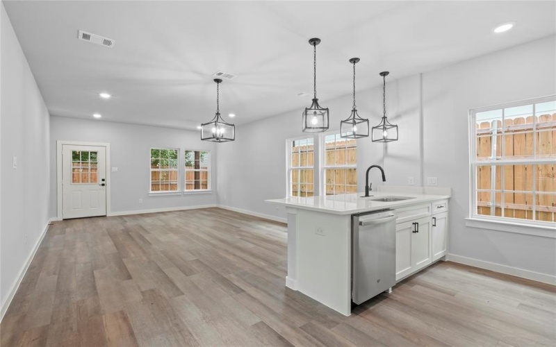 2426 Saint Clair Drive, Dallas, TX 75215, 3 Habitaciones Habitaciones , ,2 BañosBaños,Residential,En Venta,2426 Saint Clair Drive,20990552