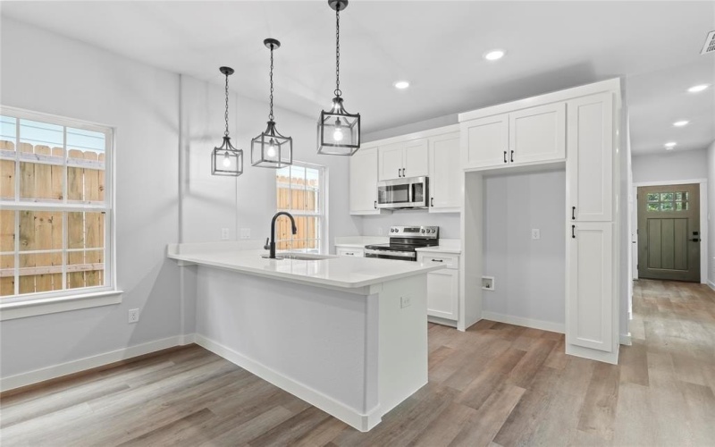 2426 Saint Clair Drive, Dallas, TX 75215, 3 Habitaciones Habitaciones , ,2 BañosBaños,Residential,En Venta,2426 Saint Clair Drive,20990552