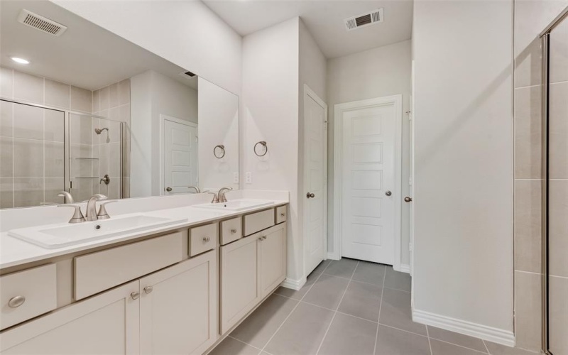 8071 Challenger Lane, Frisco, TX 75034, 4 Habitaciones Habitaciones , ,5 BañosBaños,Residential,En Venta,8071 Challenger Lane,0,20990625