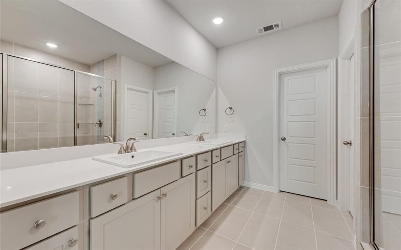 8071 Challenger Lane, Frisco, TX 75034, 4 Habitaciones Habitaciones , ,5 BañosBaños,Residential,En Venta,8071 Challenger Lane,0,20990625