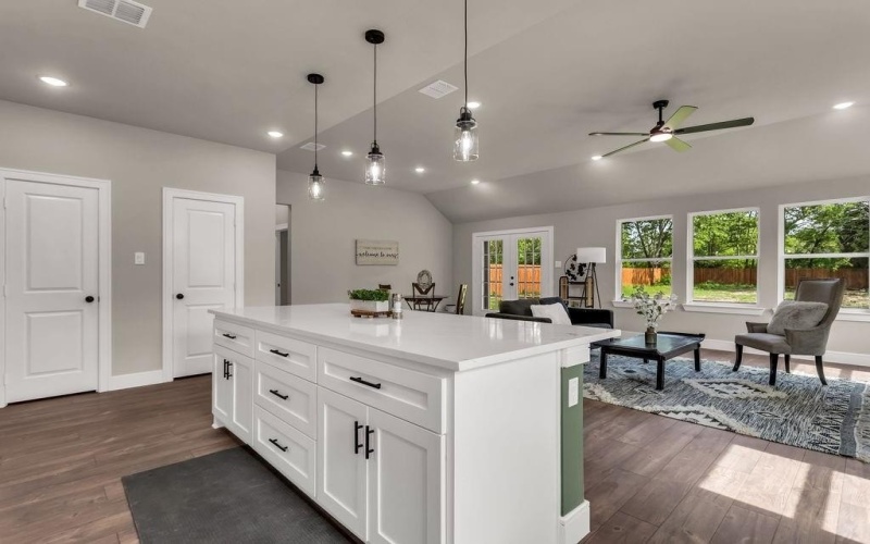 702 Crenshaw Street, Terrell, TX 75160, 4 Habitaciones Habitaciones , ,2 BañosBaños,Residential,En Venta,702 Crenshaw Street,20990667