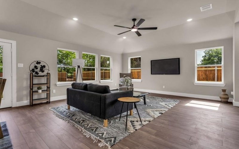 702 Crenshaw Street, Terrell, TX 75160, 4 Habitaciones Habitaciones , ,2 BañosBaños,Residential,En Venta,702 Crenshaw Street,20990667