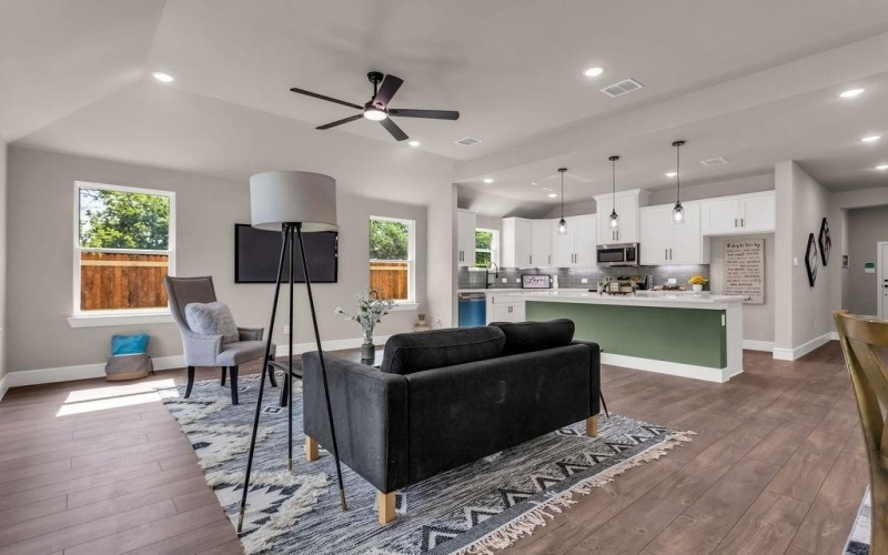 702 Crenshaw Street, Terrell, TX 75160, 4 Habitaciones Habitaciones , ,2 BañosBaños,Residential,En Venta,702 Crenshaw Street,20990667