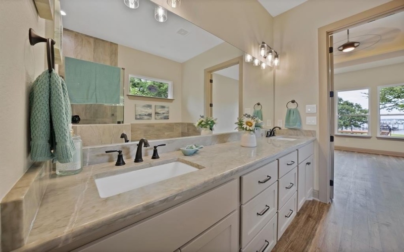 1211 Woodcrest Drive, Kemp, TX 75143, 4 Habitaciones Habitaciones , ,3 BañosBaños,Residential,En Venta,1211 Woodcrest Drive,20990755