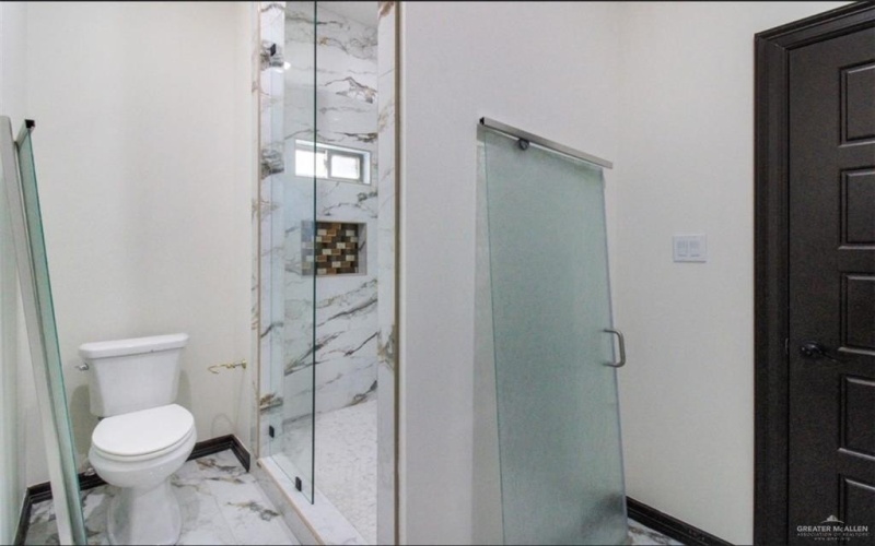 3104 E Brazil Avenue, Hidalgo, TX 78557, 4 Bedrooms Bedrooms, ,5 BathroomsBathrooms,Residential,For Sale,3104 E Brazil Avenue,0,472610