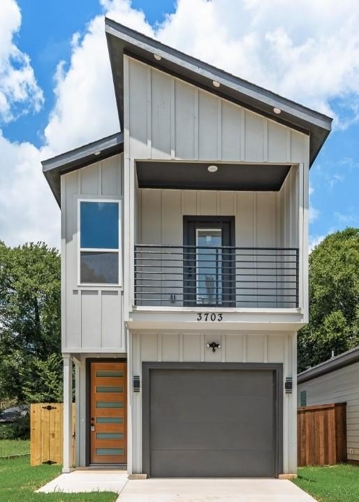 3703 York Street, Dallas, TX 75210, 3 Bedrooms Bedrooms, ,2 BathroomsBathrooms,Residential,For Sale,3703 York Street,20951700