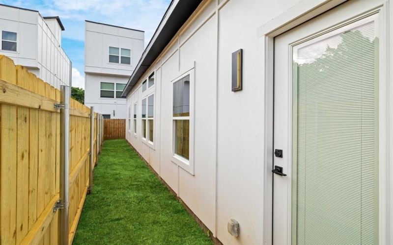 2507 Lowery Street, Dallas, TX 75215, 2 Bedrooms Bedrooms, ,2 BathroomsBathrooms,Residential,For Sale,2507 Lowery Street,20988497