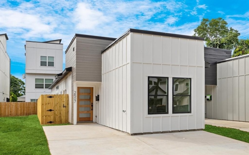 2507 Lowery Street, Dallas, TX 75215, 2 Bedrooms Bedrooms, ,2 BathroomsBathrooms,Residential,For Sale,2507 Lowery Street,20988497