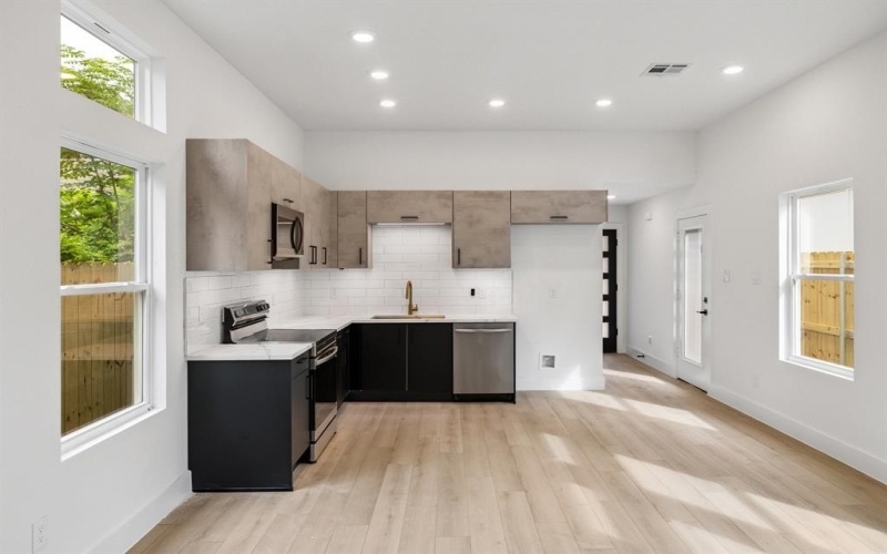 2509 Lowery Street, Dallas, TX 75215, 2 Bedrooms Bedrooms, ,2 BathroomsBathrooms,Residential,For Sale,2509 Lowery Street,20988740