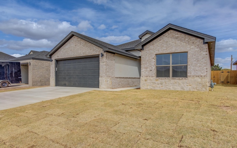 1307 Quincy Avenue, Lubbock, TX 79416, 3 Bedrooms Bedrooms, ,2 BathroomsBathrooms,Residential,For Sale,1307 Quincy Avenue,202557431