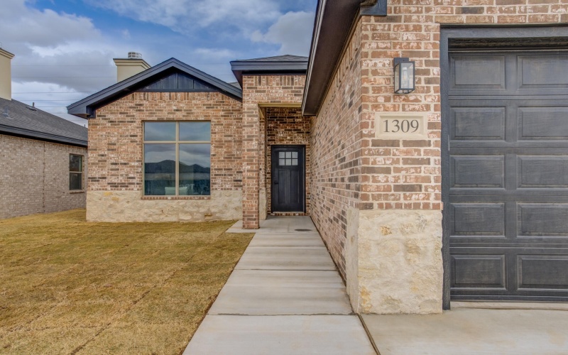 1309 Quincy Avenue, Lubbock, TX 79416, 3 Bedrooms Bedrooms, ,2 BathroomsBathrooms,Residential,For Sale,1309 Quincy Avenue,202557432