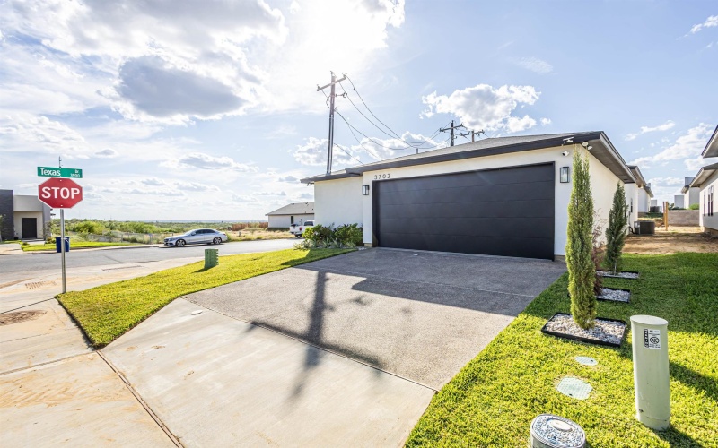 3702 Yoyis St., Laredo, TX 78046, 3 Bedrooms Bedrooms, ,2 BathroomsBathrooms,Residential,For Sale,3702 Yoyis St.,20252924