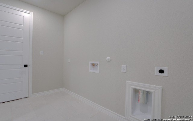 534 Englewood Lane, Castroville, TX 78009, 4 Habitaciones Habitaciones , ,3 BañosBaños,Residential,En Venta,534 Englewood Lane,1755877