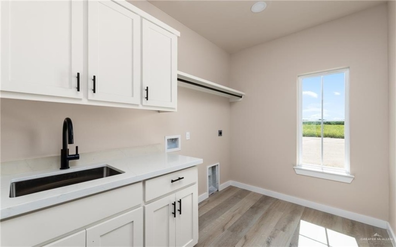 330 Alazan Lane, Alamo, TX 78516, 3 Bedrooms Bedrooms, ,2 BathroomsBathrooms,Residential,For Sale,330 Alazan Lane,475337