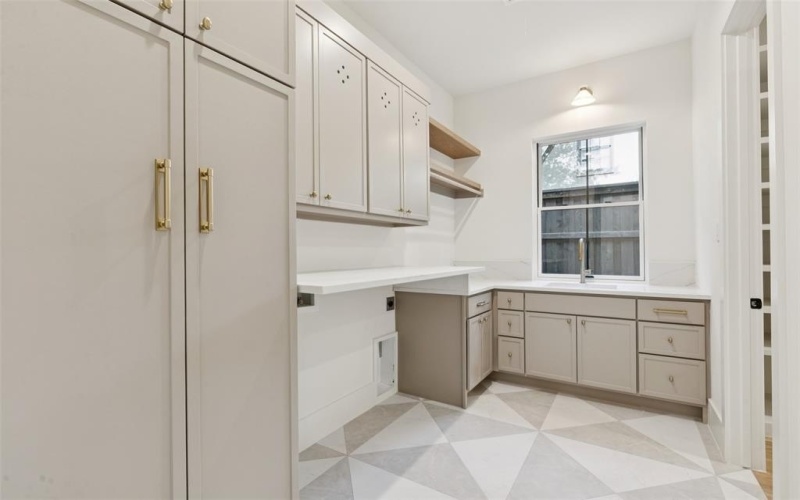 6263 Richmond Avenue, Dallas, TX 75214, 5 Bedrooms Bedrooms, ,6 BathroomsBathrooms,Residential,For Sale,6263 Richmond Avenue,20988371