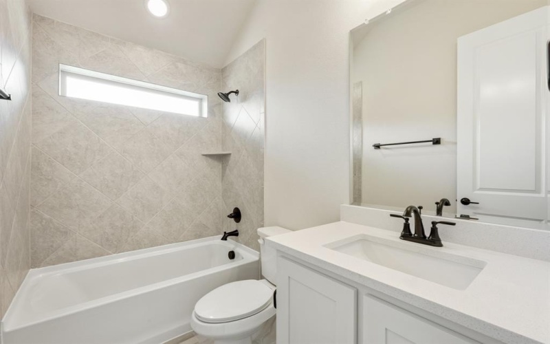 763 Crystal Lake Lane, Red Oak, TX 75154, 4 Habitaciones Habitaciones , ,3 BañosBaños,Residential,En Venta,763 Crystal Lake Lane,0,20989566