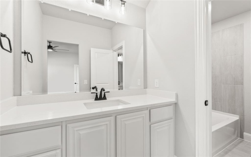 643 Crystal Lake Lane, Red Oak, TX 75154, 5 Habitaciones Habitaciones , ,5 BañosBaños,Residential,En Venta,643 Crystal Lake Lane,0,20989774