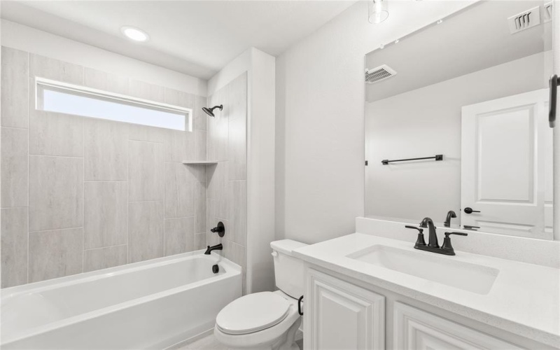 643 Crystal Lake Lane, Red Oak, TX 75154, 5 Habitaciones Habitaciones , ,5 BañosBaños,Residential,En Venta,643 Crystal Lake Lane,0,20989774