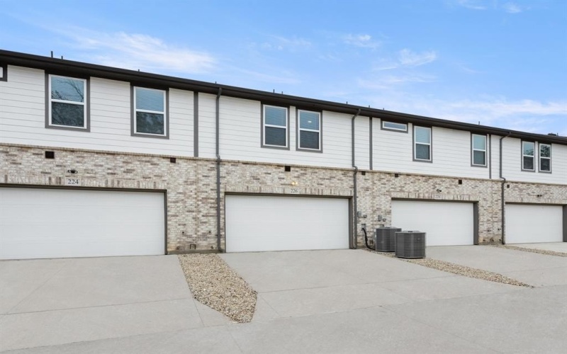 226 Wagon Spoke #13, Fort Worth, TX 76120, 3 Bedrooms Bedrooms, ,2 BathroomsBathrooms,Residential,For Sale,226 Wagon Spoke,0,20992324