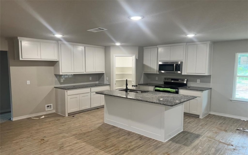 1009 Hereford, Springtown, TX 76082, 3 Bedrooms Bedrooms, ,2 BathroomsBathrooms,Residential,For Sale,1009 Hereford,20992416