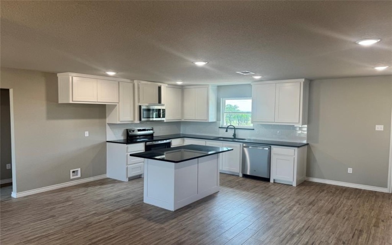 6072 Piper Anne Street, Azle, TX 76020, 3 Bedrooms Bedrooms, ,2 BathroomsBathrooms,Residential,For Sale,6072 Piper Anne Street,20992518