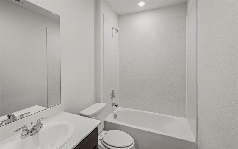 904 Barton Drive, Ennis, TX 75119, 4 Habitaciones Habitaciones , ,2 BañosBaños,Residential,En Venta,904 Barton Drive,20993274