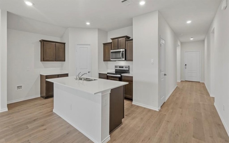 904 Barton Drive, Ennis, TX 75119, 4 Habitaciones Habitaciones , ,2 BañosBaños,Residential,En Venta,904 Barton Drive,20993274