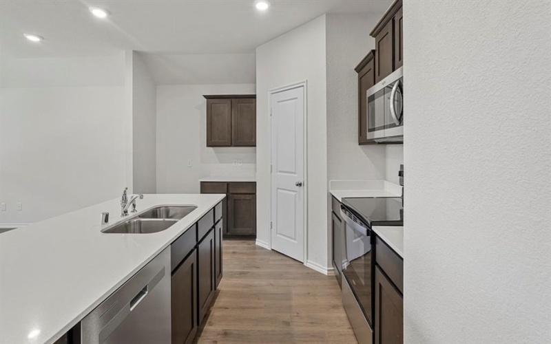 904 Barton Drive, Ennis, TX 75119, 4 Habitaciones Habitaciones , ,2 BañosBaños,Residential,En Venta,904 Barton Drive,20993274