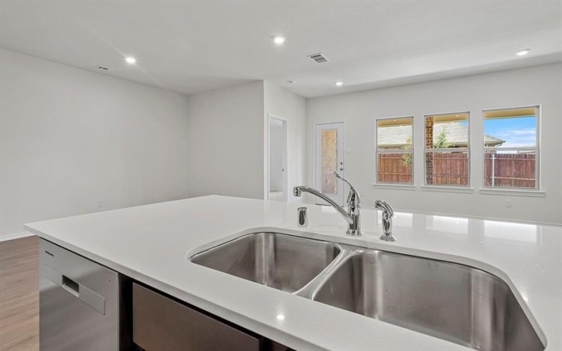 904 Barton Drive, Ennis, TX 75119, 4 Habitaciones Habitaciones , ,2 BañosBaños,Residential,En Venta,904 Barton Drive,20993274
