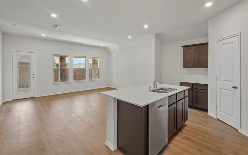 904 Barton Drive, Ennis, TX 75119, 4 Habitaciones Habitaciones , ,2 BañosBaños,Residential,En Venta,904 Barton Drive,20993274