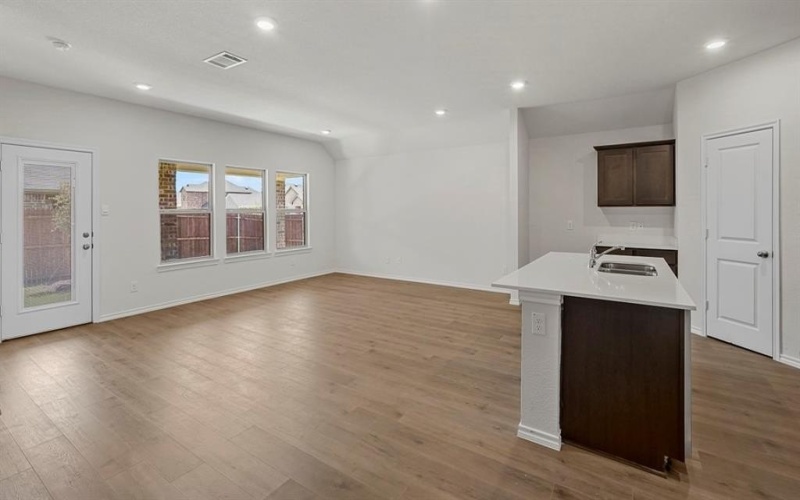 904 Barton Drive, Ennis, TX 75119, 4 Habitaciones Habitaciones , ,2 BañosBaños,Residential,En Venta,904 Barton Drive,20993274