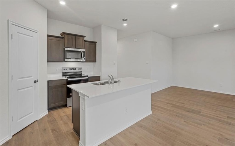 904 Barton Drive, Ennis, TX 75119, 4 Habitaciones Habitaciones , ,2 BañosBaños,Residential,En Venta,904 Barton Drive,20993274