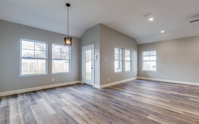 8219 Elam Road, Dallas, TX 75217, 4 Bedrooms Bedrooms, ,2 BathroomsBathrooms,Residential,For Sale,8219 Elam Road,20993415