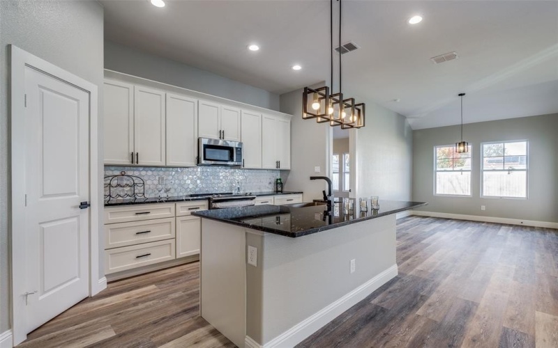 8219 Elam Road, Dallas, TX 75217, 4 Bedrooms Bedrooms, ,2 BathroomsBathrooms,Residential,For Sale,8219 Elam Road,20993415