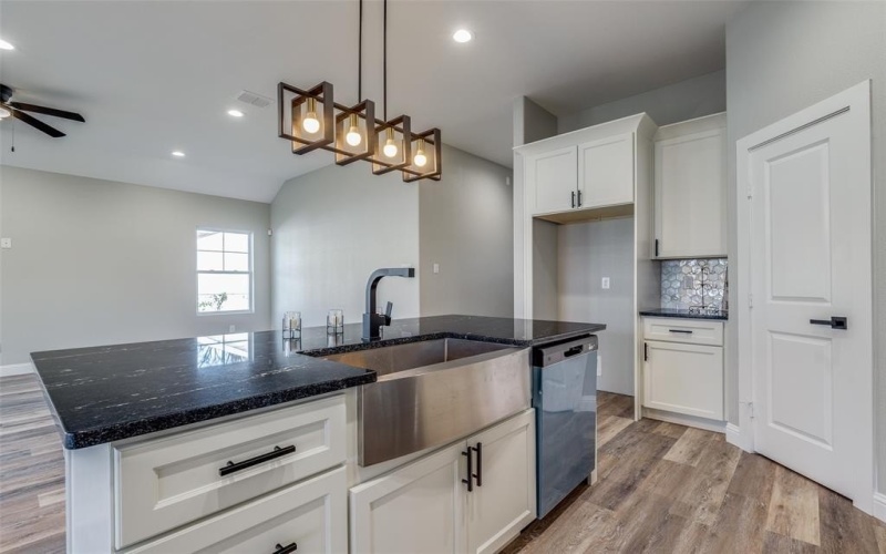 8219 Elam Road, Dallas, TX 75217, 4 Bedrooms Bedrooms, ,2 BathroomsBathrooms,Residential,For Sale,8219 Elam Road,20993415