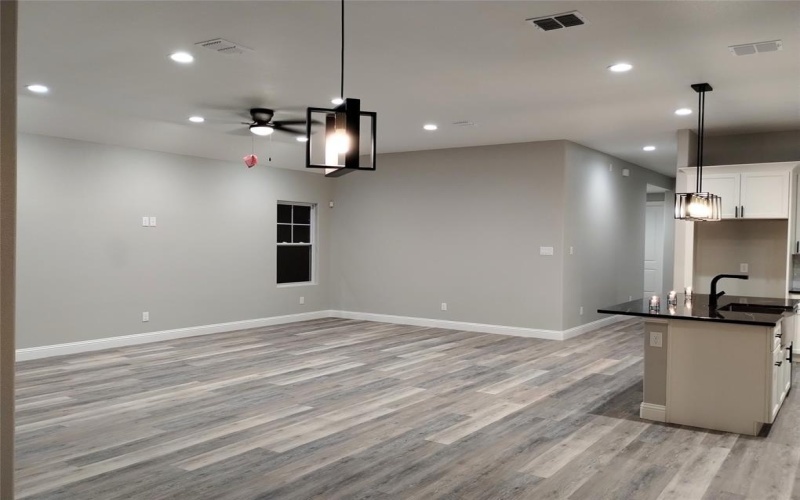 8219 Elam Road, Dallas, TX 75217, 4 Bedrooms Bedrooms, ,2 BathroomsBathrooms,Residential,For Sale,8219 Elam Road,20993415