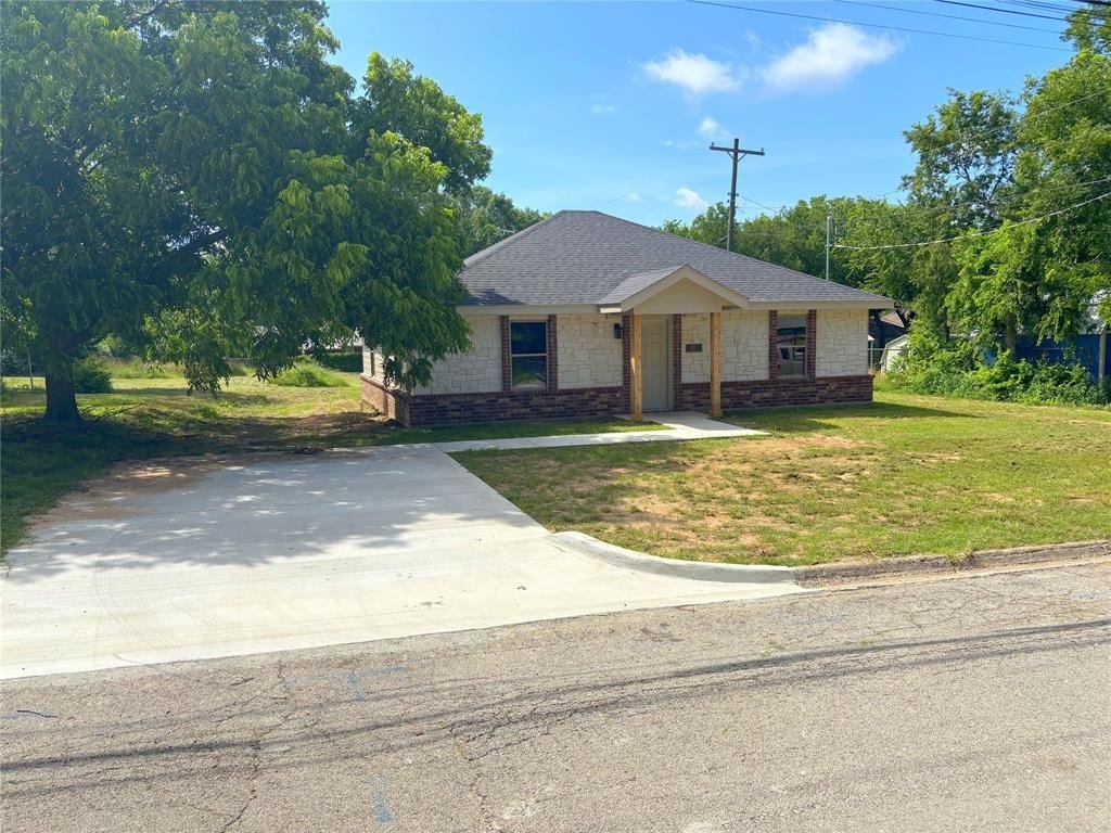 803 Hulme Street, Bowie, TX 76230, 2 Bedrooms Bedrooms, ,2 BathroomsBathrooms,Residential,For Sale,803 Hulme Street,20993612